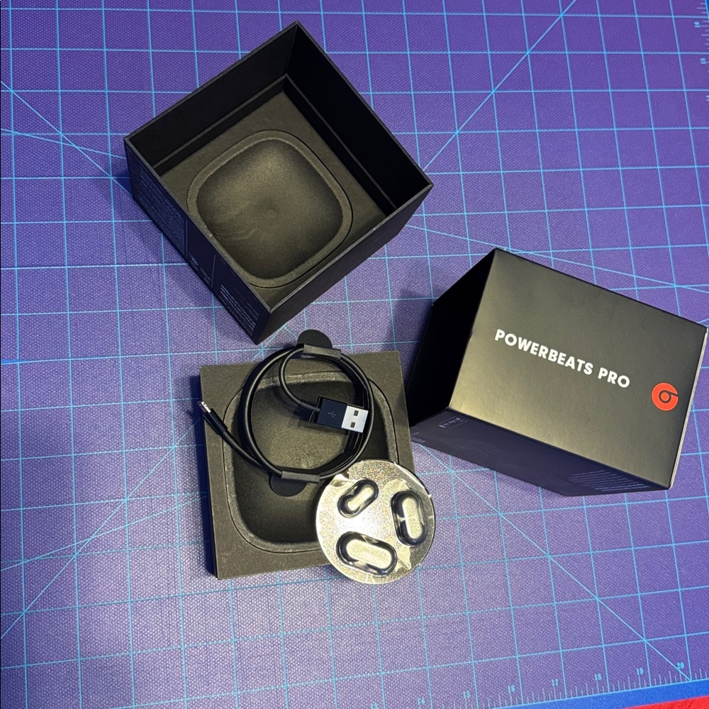 Beats by Dre Powerbeats Pro Totally Wireless Earphones - Moss - Picture 3 of 10